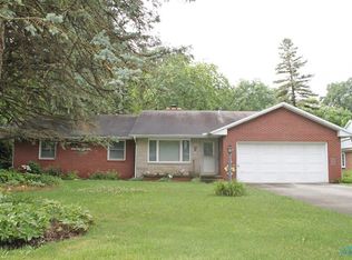 6 Parkwood Dr, Bowling Green, OH 43402