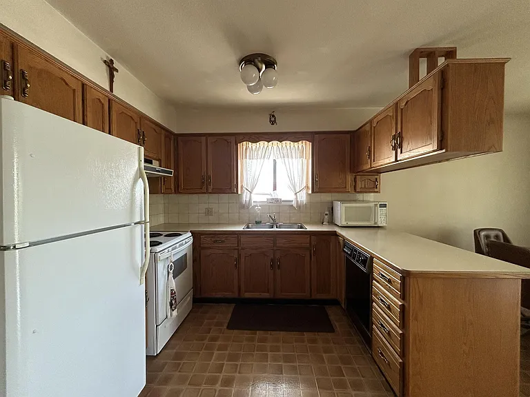 4902 Gladstone St #UPPER — Photo 4