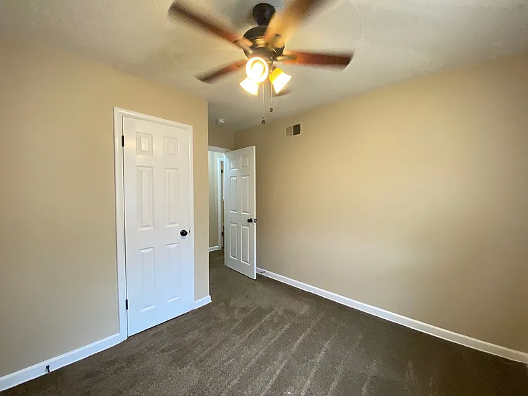 115 Meadow Park Dr — Photo 6