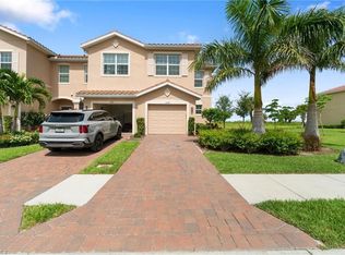 2745 Citrus St, Naples, FL 34120