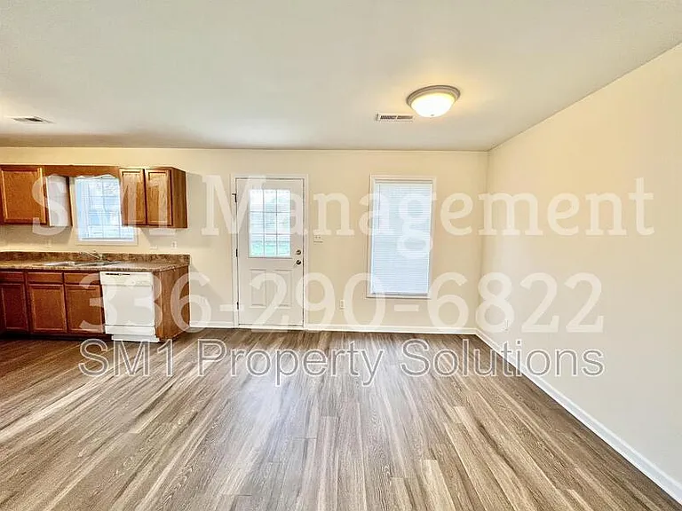 121 Thomas St — Photo 10