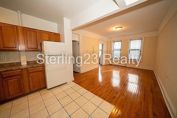 1st image of 3163 35th St #1R