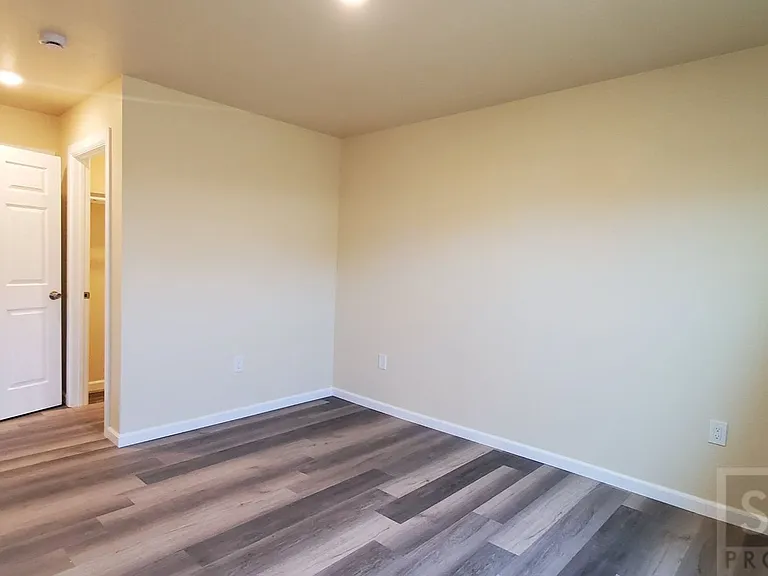 1390 Yale Pl — Photo 19