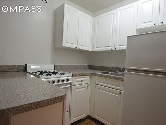 5th image of 9 E 32nd St APT 2H
