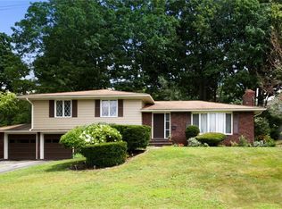 82 Freedom Dr, Cranston, RI 02920