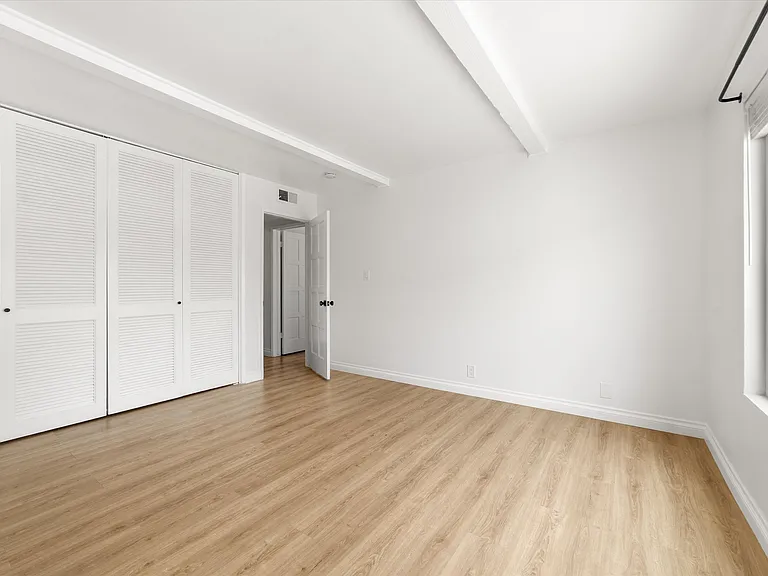 375 E 36th St #6 — Photo 20