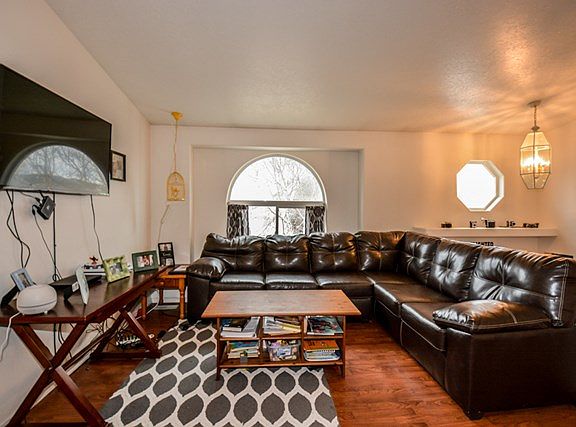 3rd image of 260 Donna Dr