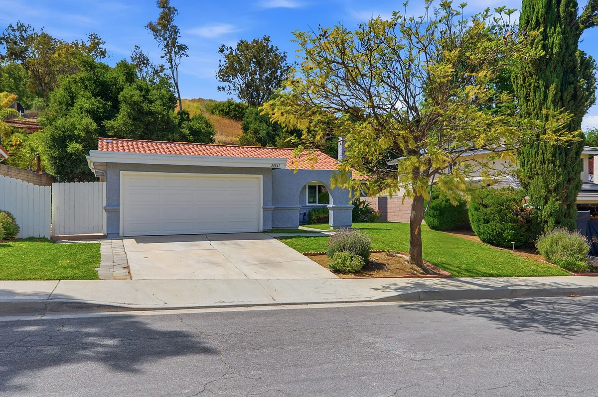 Building Photo - 30845 Catarina Dr
