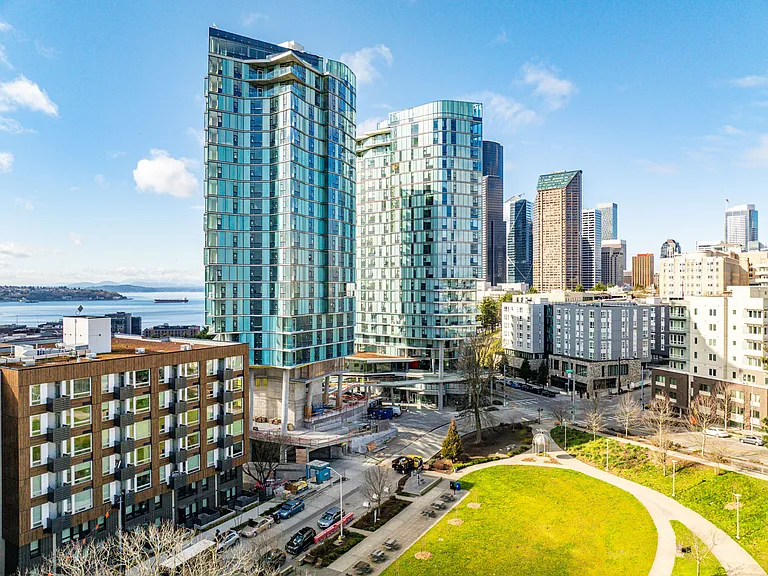Yesler Towers — Photo 48