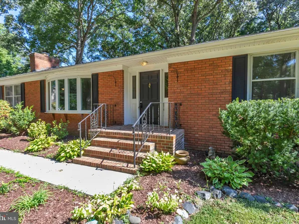 6657 Oak Ridge Dr, Hebron, MD 21830