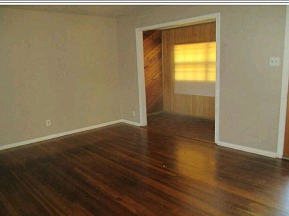 3rd image of 500 E 36th St