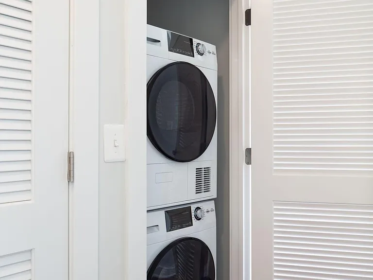 In-unit washer/dryer