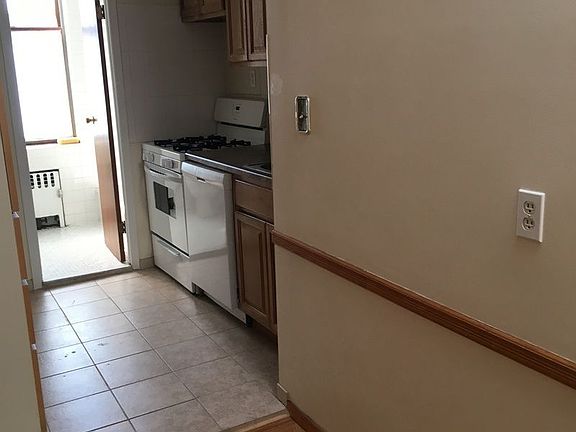 5th image of 2611 23rd Ave
