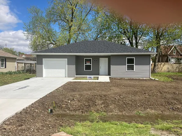 810 N Adams St, Litchfield, IL 62056