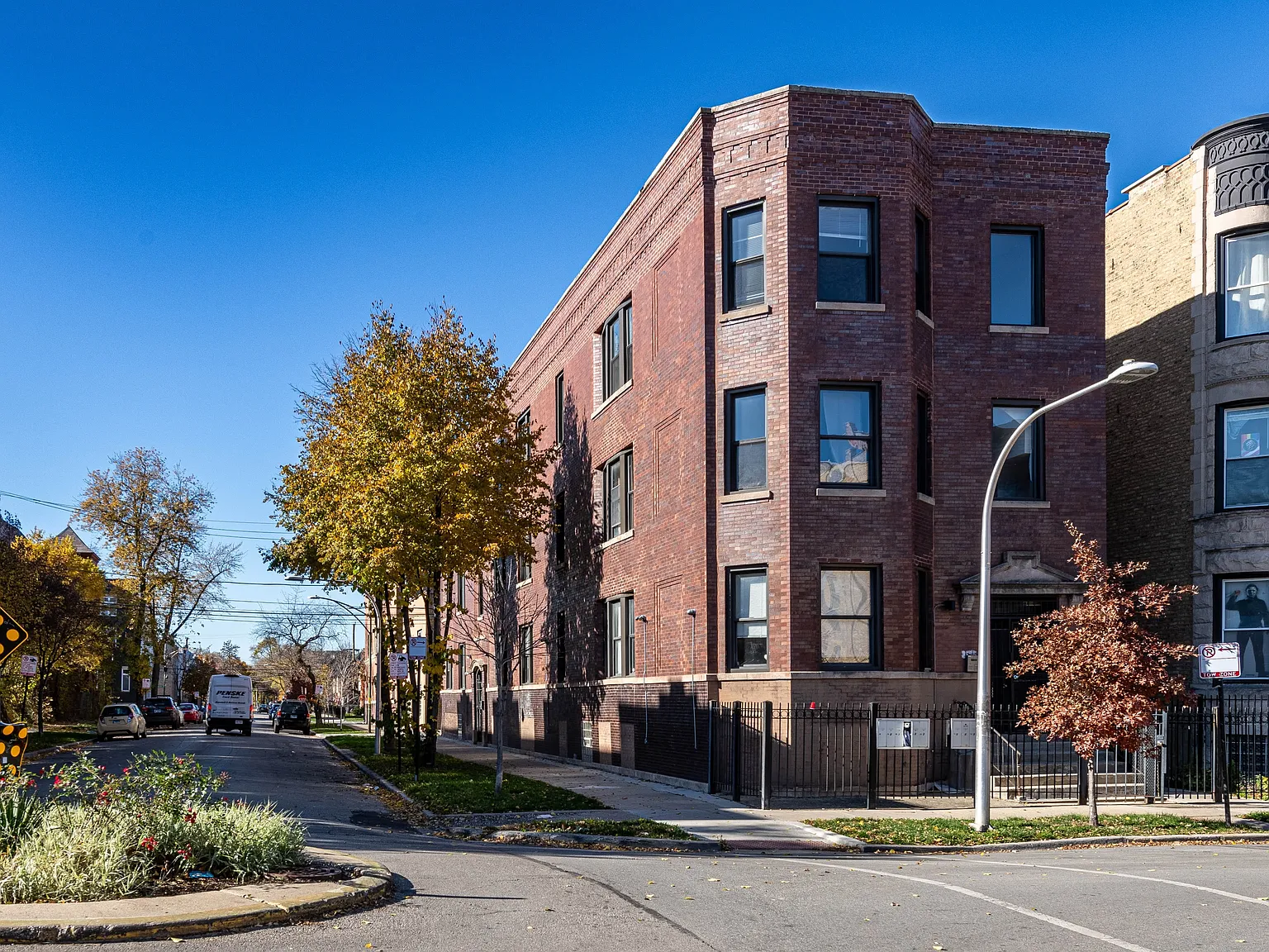 2 bed, 850 sqft, $1,790 — Photo 1