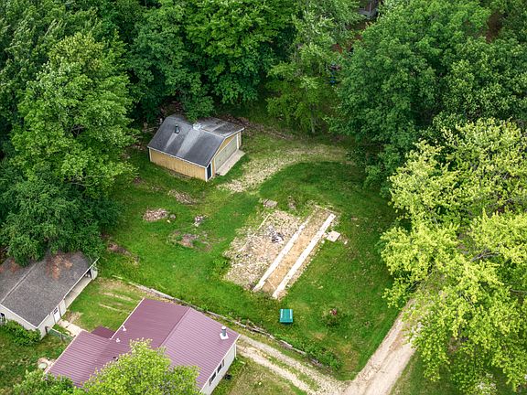 3rd image of 301 Shady Ln