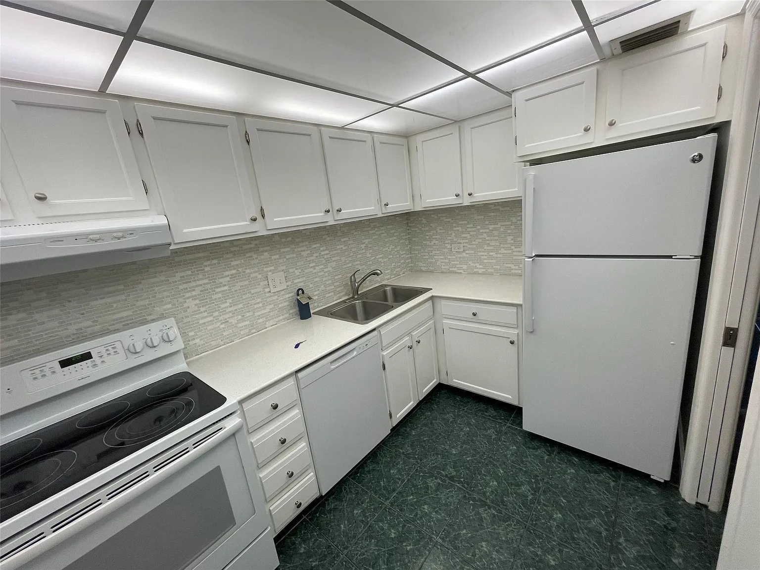 1 bed, 1.5 bath, 800 sqft, $1,500 — Photo 1