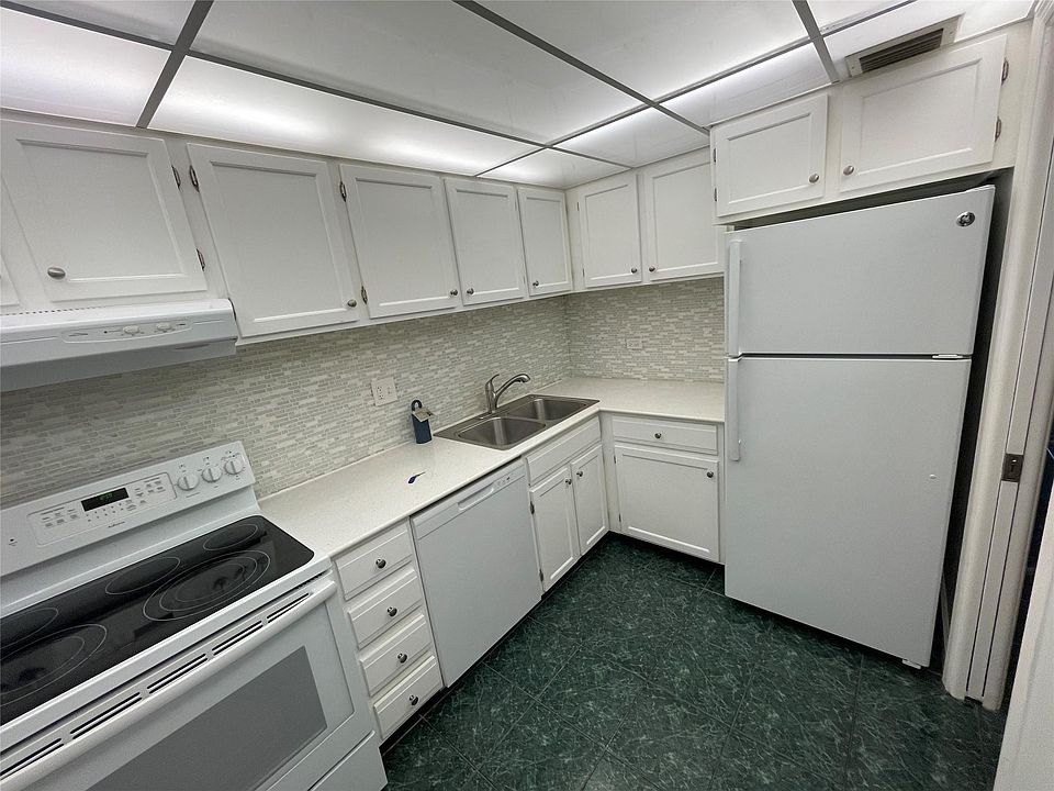 1st image of 3740 Inverrary Dr APT 2Y