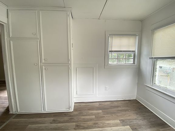 3rd image of 2001 Moss St #5MS