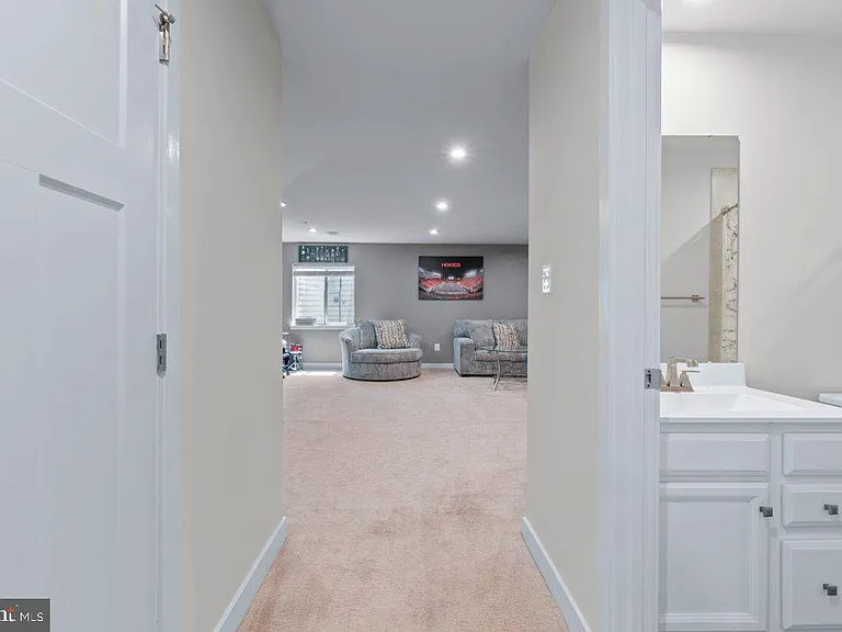 6247 Islington St — Photo 47