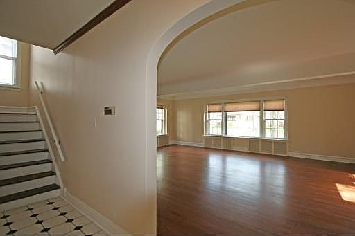 2nd image of 811 N Oak Park Ave