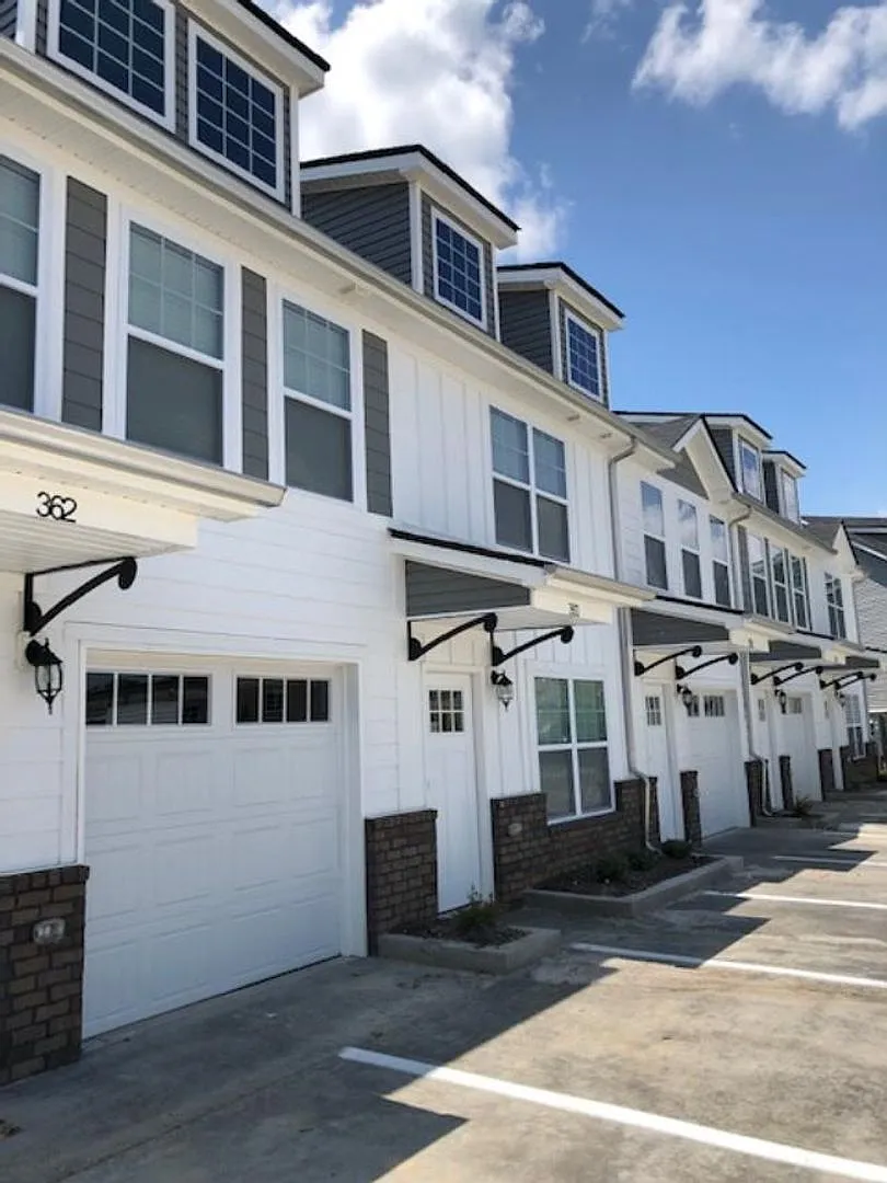 Landrum Place — Photo 1