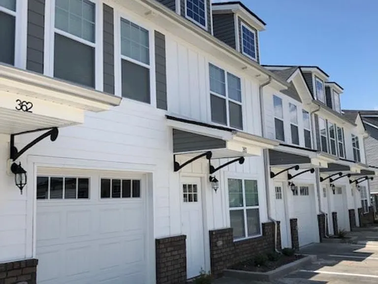 Landrum Place — Photo 1