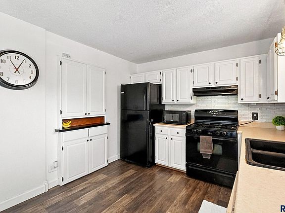 3rd image of 233 N Meyer Ln