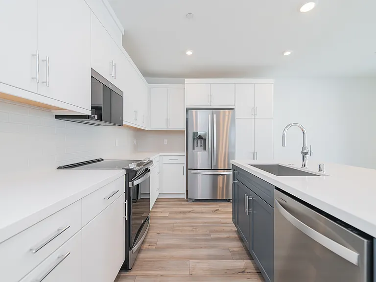 589 S Lyon St — Photo 14