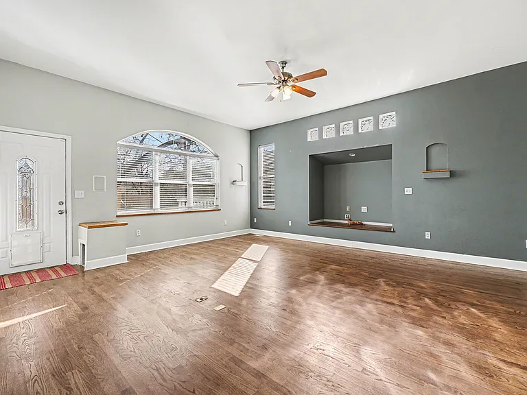 1058 Jasmine St — Photo 6