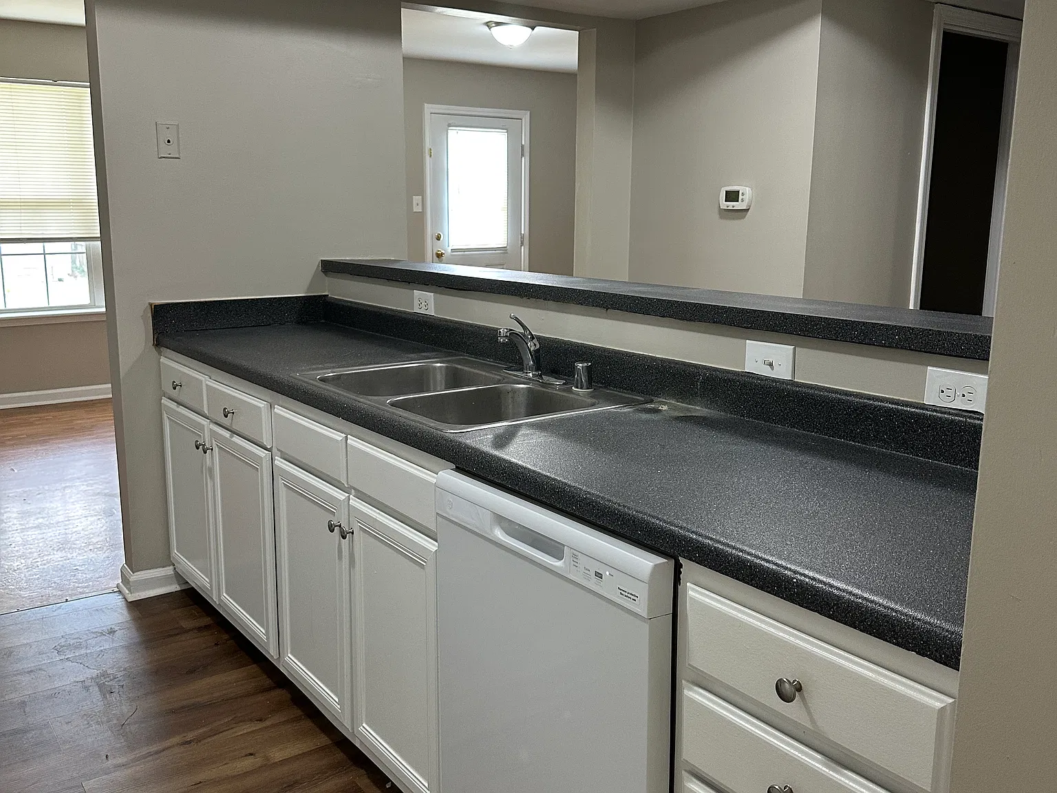 3 bed, 2.5 bath, 1607 sqft, $1,700 — Photo 3