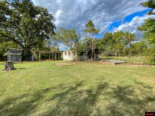 821 Combs Ave, Cotter, AR 72626
