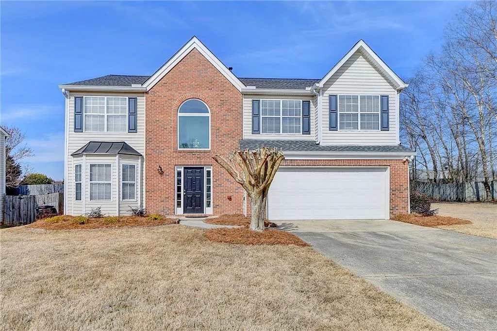 4 bed, 2.5 bath, 2497 sqft, $2,425 — Photo 2