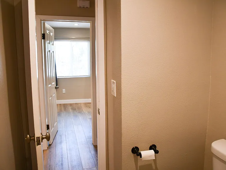 874 N Orange St — Photo 33