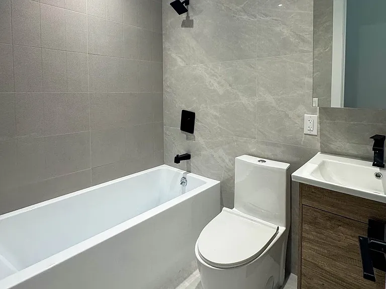 363 Hawthorne St #2F — Photo 3