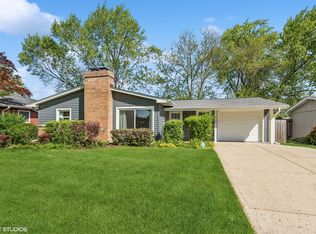 908 Pebble Dr, Wheeling, IL 60090