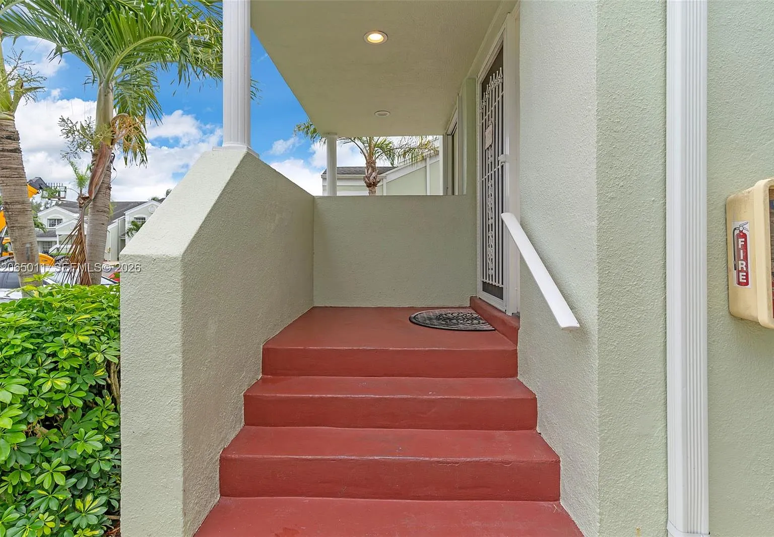 Keys Gate Condo No Four — Photo 2
