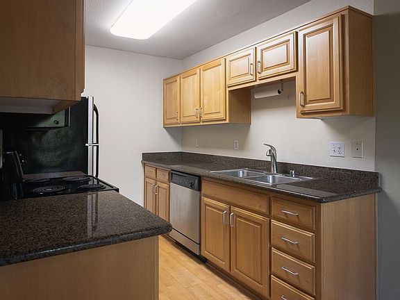 5th image of 194 Shoreline Ct
