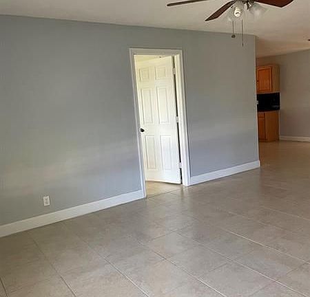 4th image of 625 NW 38th Ct