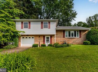 325 Somerset Dr, Camp Hill, PA 17011