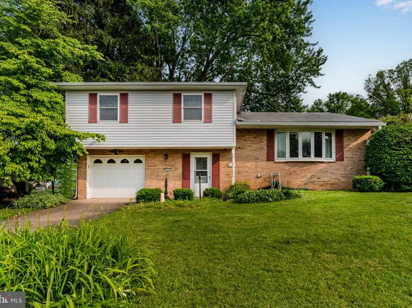 325 Somerset Dr, Camp Hill, PA 17011