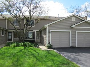 241 E Forest Knoll Dr, Palatine, IL 60074