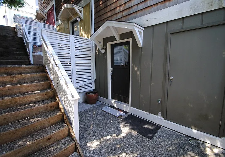 39 Etruria St #3 — Photo 2