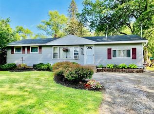 6068 Lakeshore Rd, Cicero, NY 13039