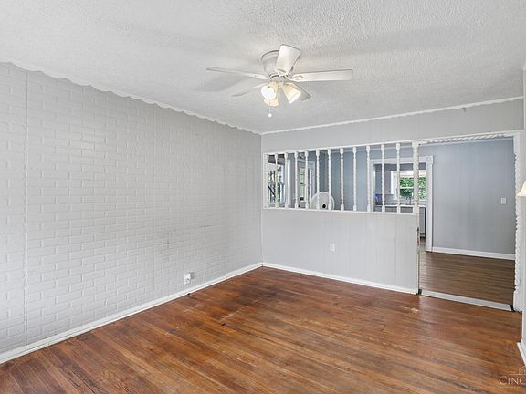 5th image of 381 Carver Pl