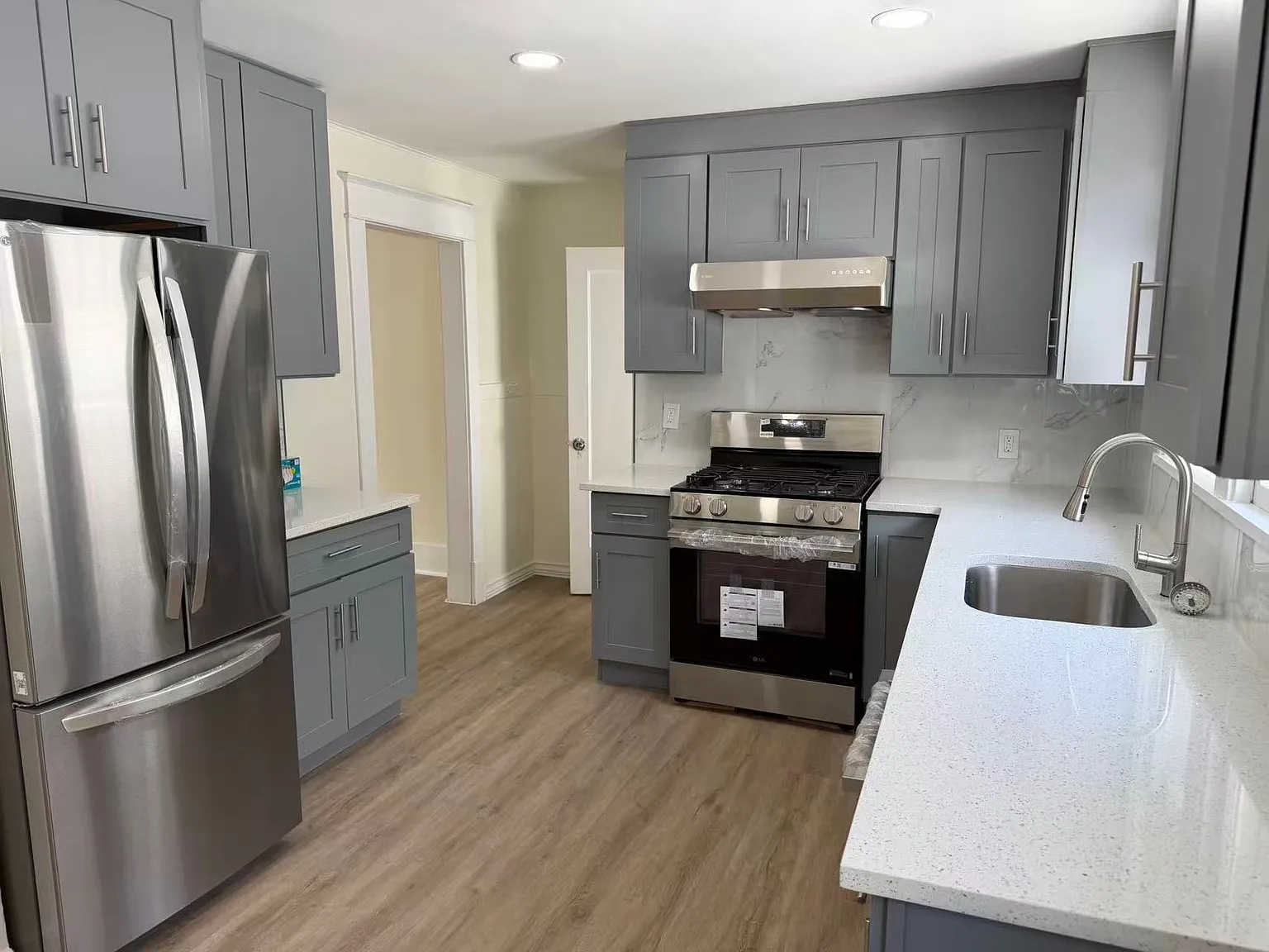 3 bed, 1100 sqft, $1,800 — Photo 3