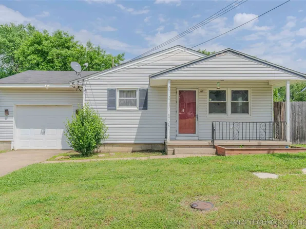 611 S 13th St, Collinsville, OK 74021
