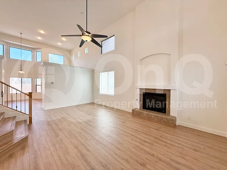 1813 S 123rd Dr — Photo 5