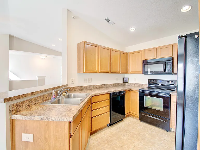 2223 Rolling Hills Dr — Photo 8