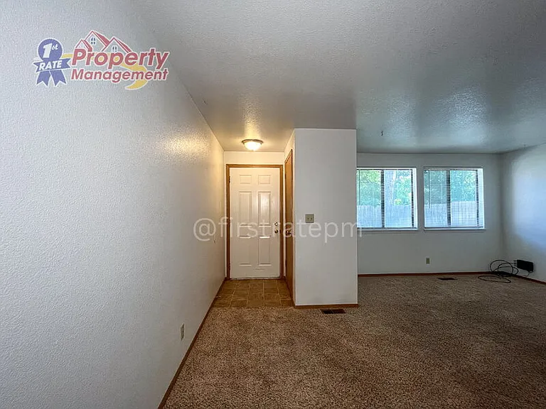 3219 Rose Hill St — Photo 2